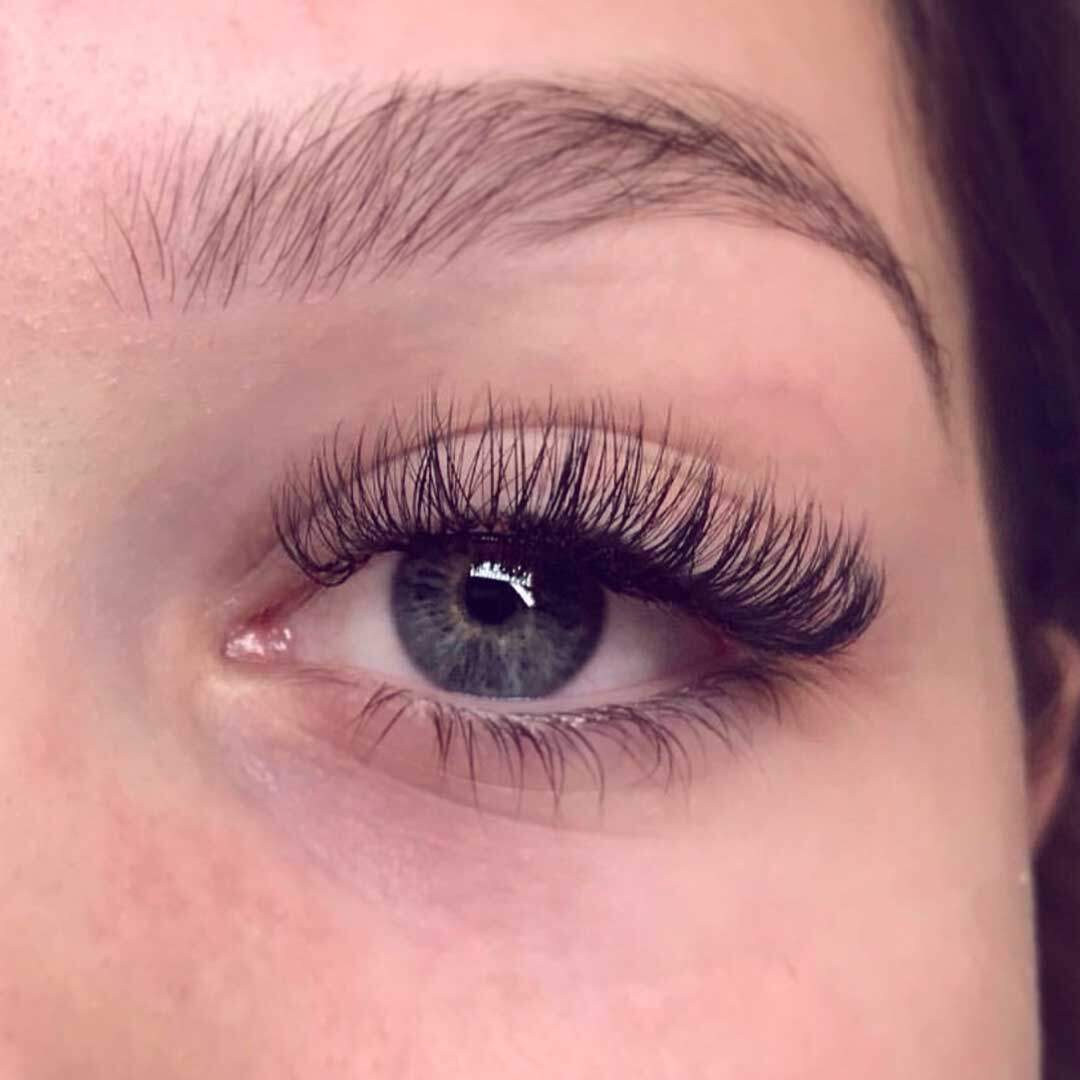Russian Volume Lashes before and after